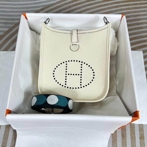 【エルメス HERMES】エブリンアマゾンTPM トリヨンクレマンス トレンチ クレ シルバー金具 (100%マシン)
